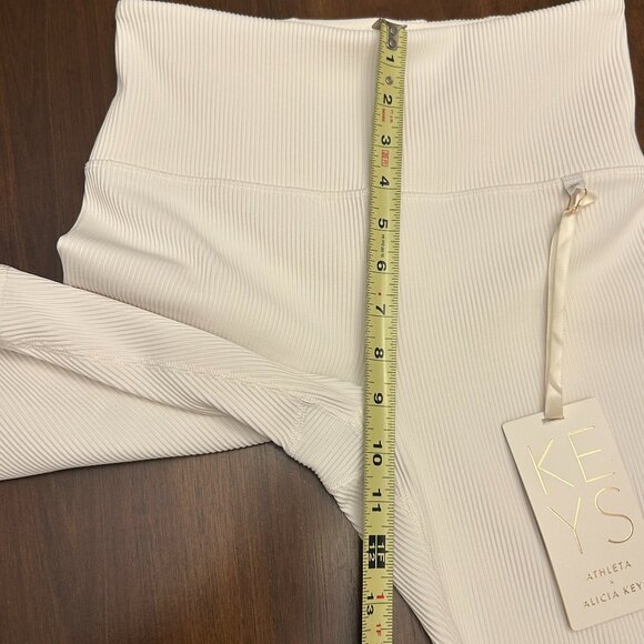 NWT Athleta + Alicia Keys Elation Ribbed Bike Shorts Cream Color Size Medium - Picture 10 of 16
